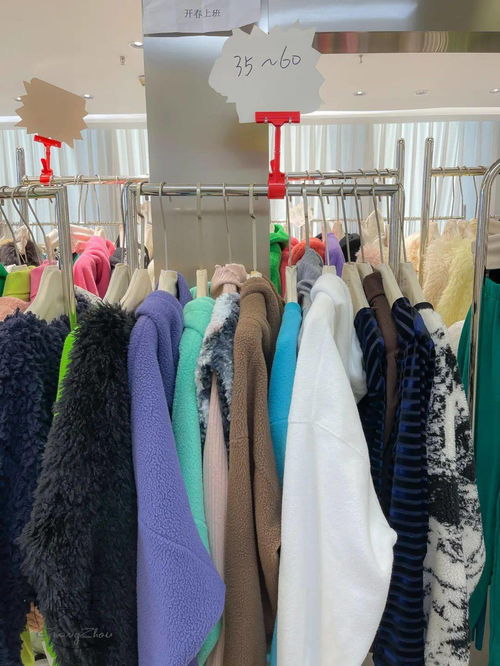 服裝批發市場清倉尋寶 100元3件靚衫與20元牛仔褲，哪里更抵？